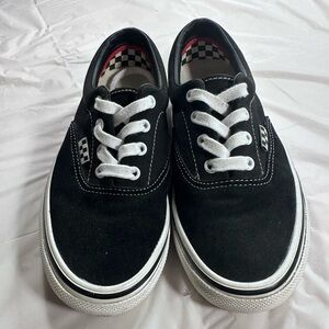 26-01-002 Vans Kids Black and White Sneakers